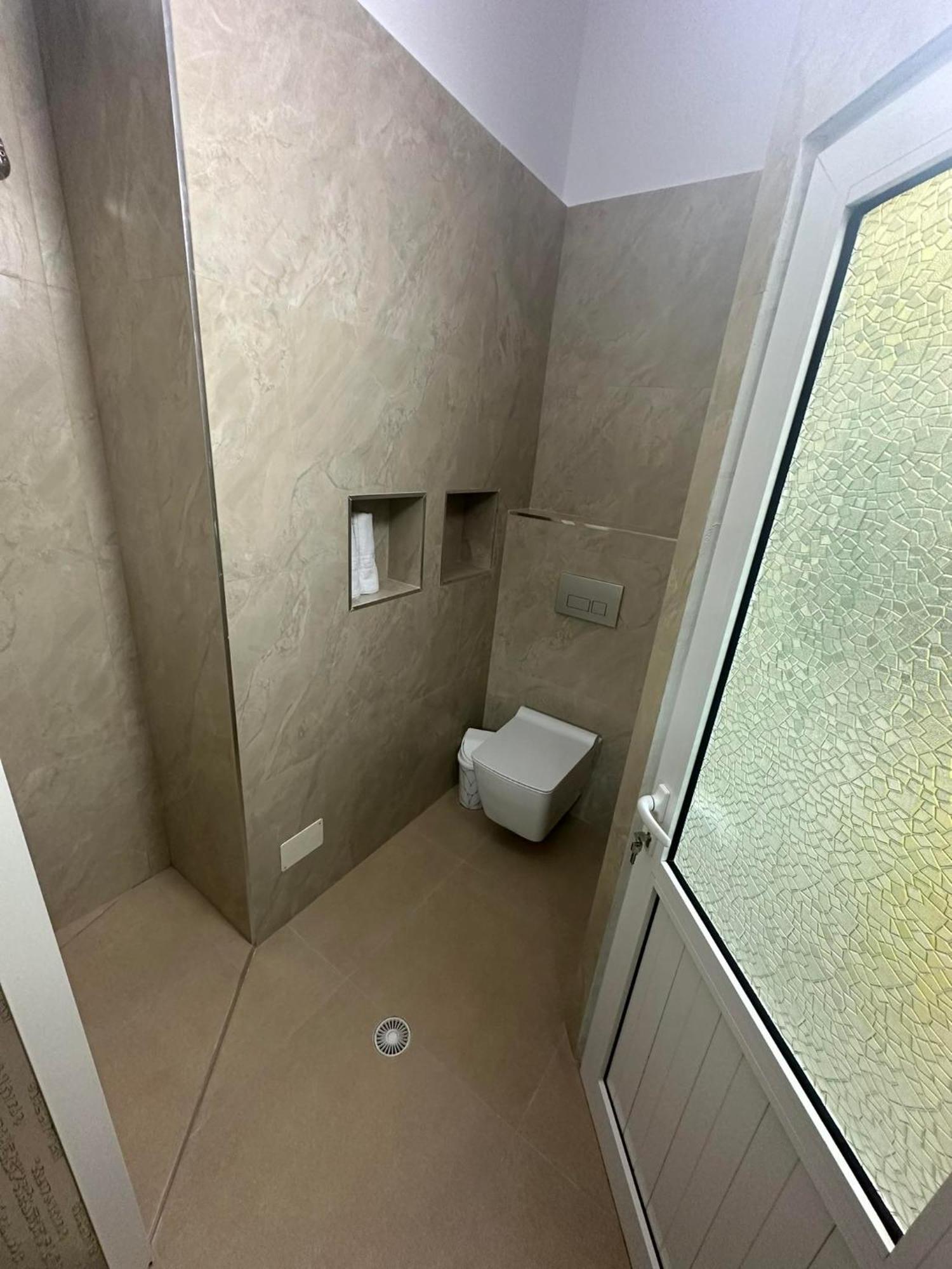 Algen Room'S Μπεράτ Εξωτερικό φωτογραφία