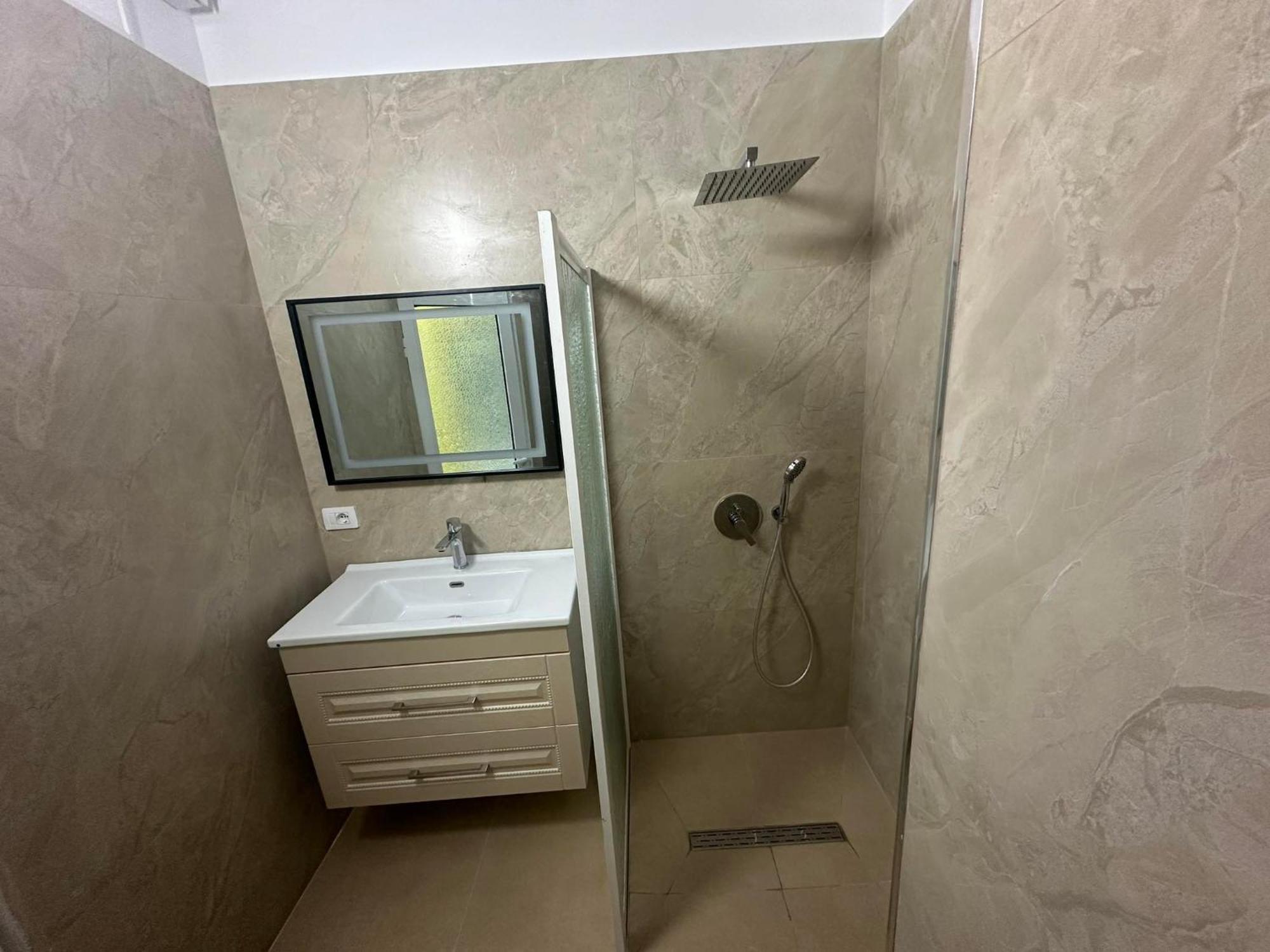 Algen Room'S Μπεράτ Εξωτερικό φωτογραφία